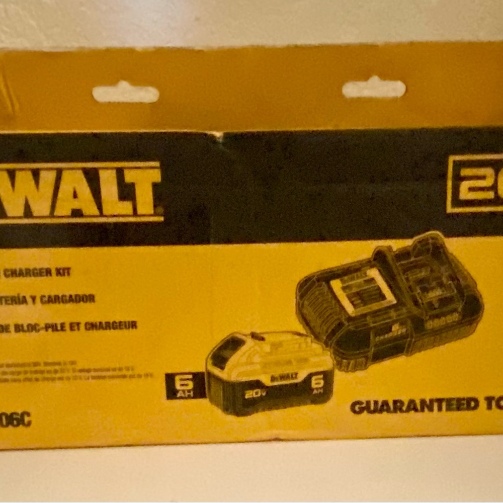 DEWALT 20V Battery and Charger Kit - Yellow/Black